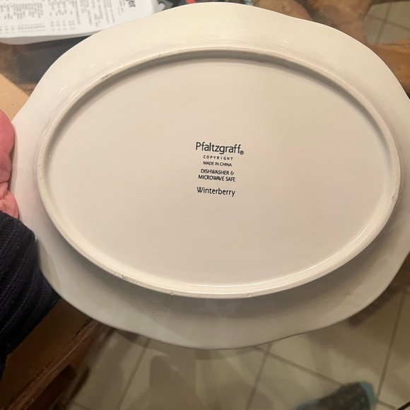 ⭐️ Pfaltzgraff winterberry holiday serving platter - Picture 2 of 3